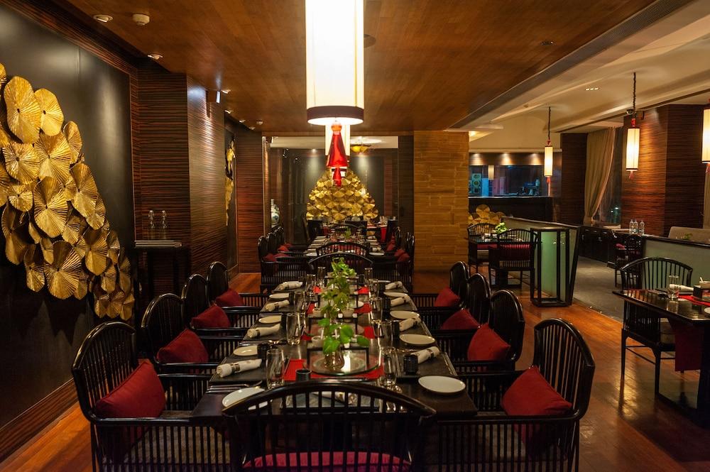 Taj Chandigarh Exterior photo The interior of the restaurant